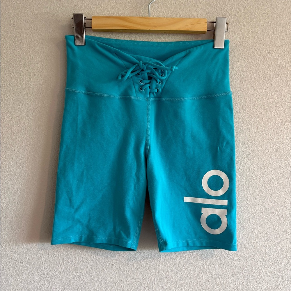 Alo Yoga Yogi Lace-Up Biker Shorts Tied & True Women’s Small Bright Aqua/White - Picture 3 of 7